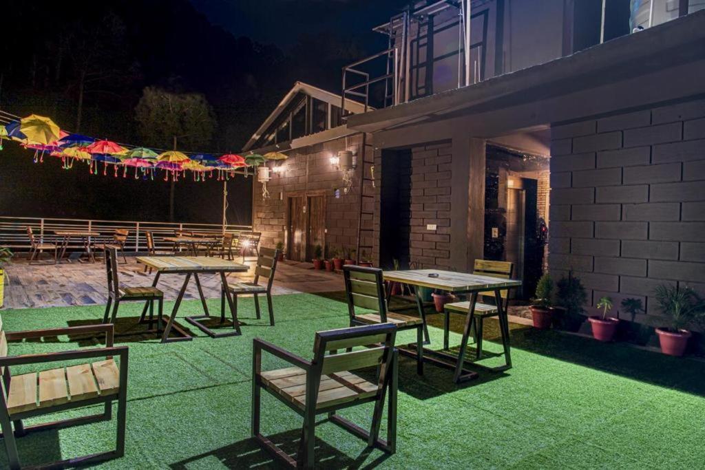 Hillcrest Heights Bed and Breakfast Kasauli Buitenkant foto