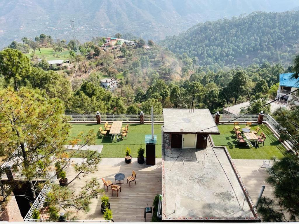Hillcrest Heights Bed and Breakfast Kasauli Buitenkant foto