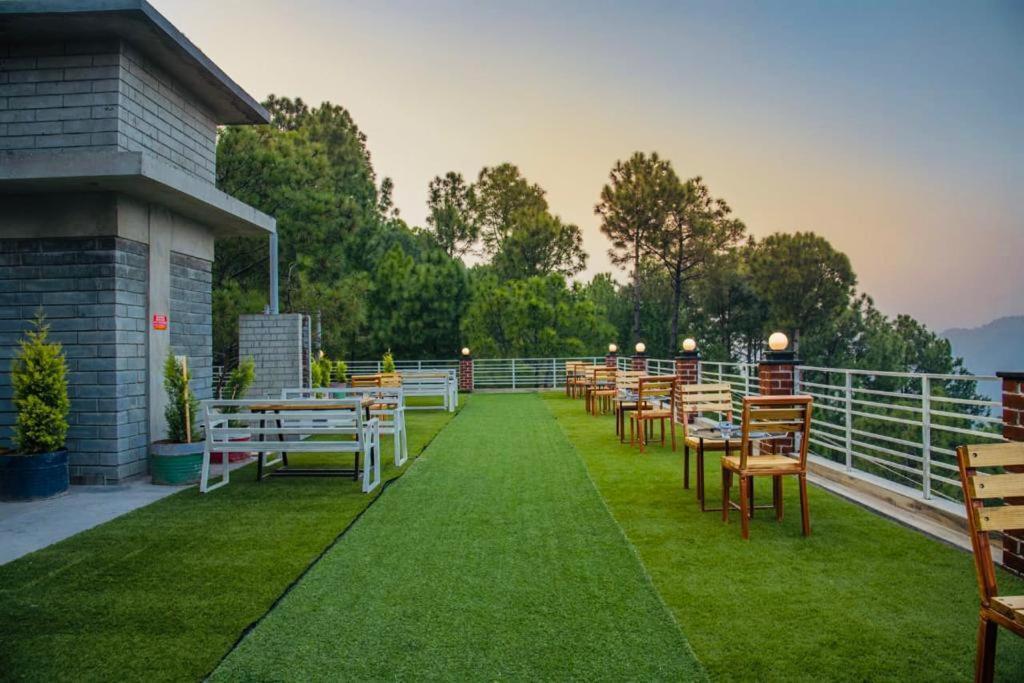 Hillcrest Heights Bed and Breakfast Kasauli Buitenkant foto