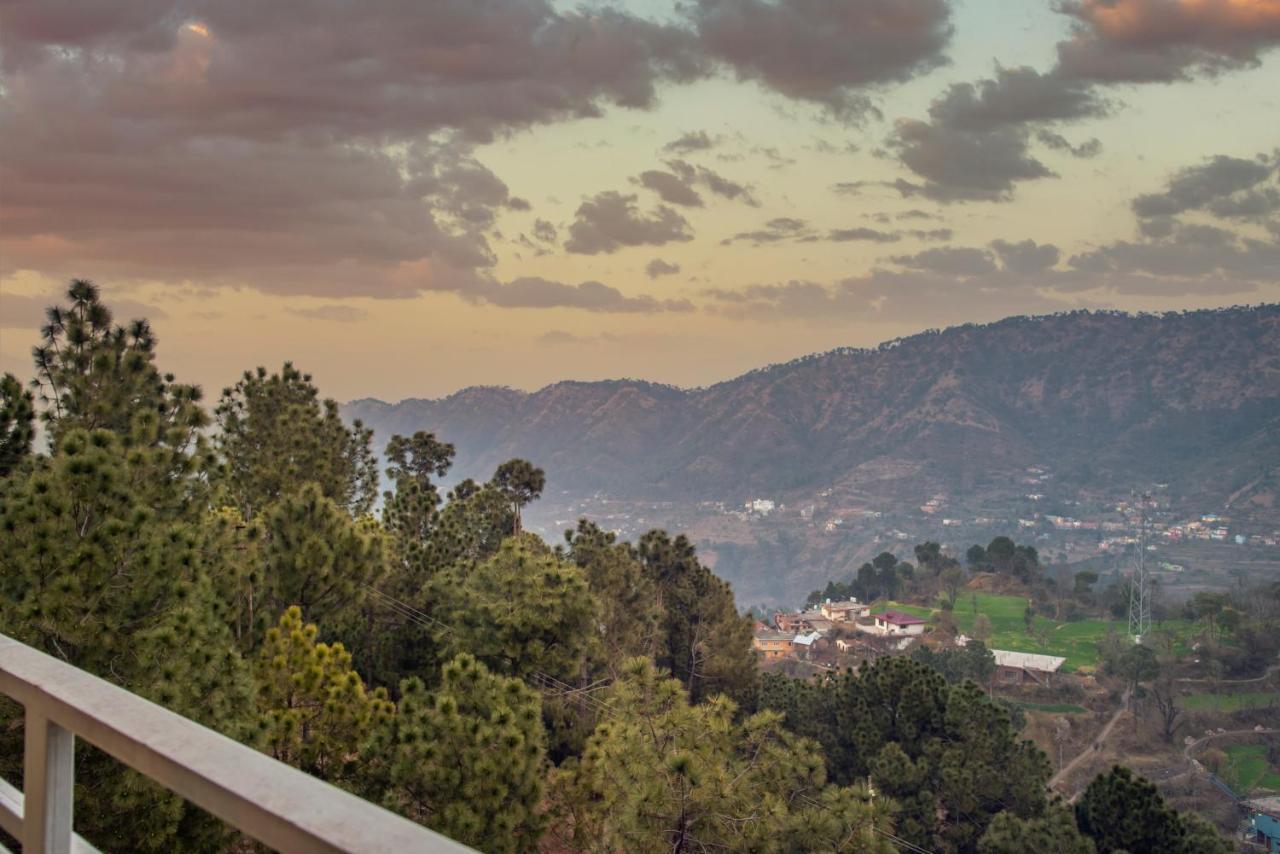 Hillcrest Heights Bed and Breakfast Kasauli Buitenkant foto